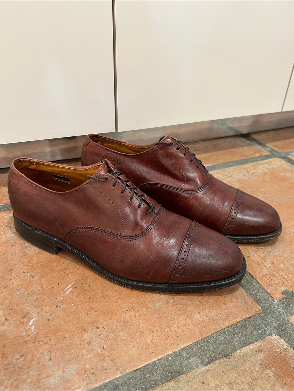 Allen Edmonds Burgundy Cap-Toe Oxford Shoes in perfect condition